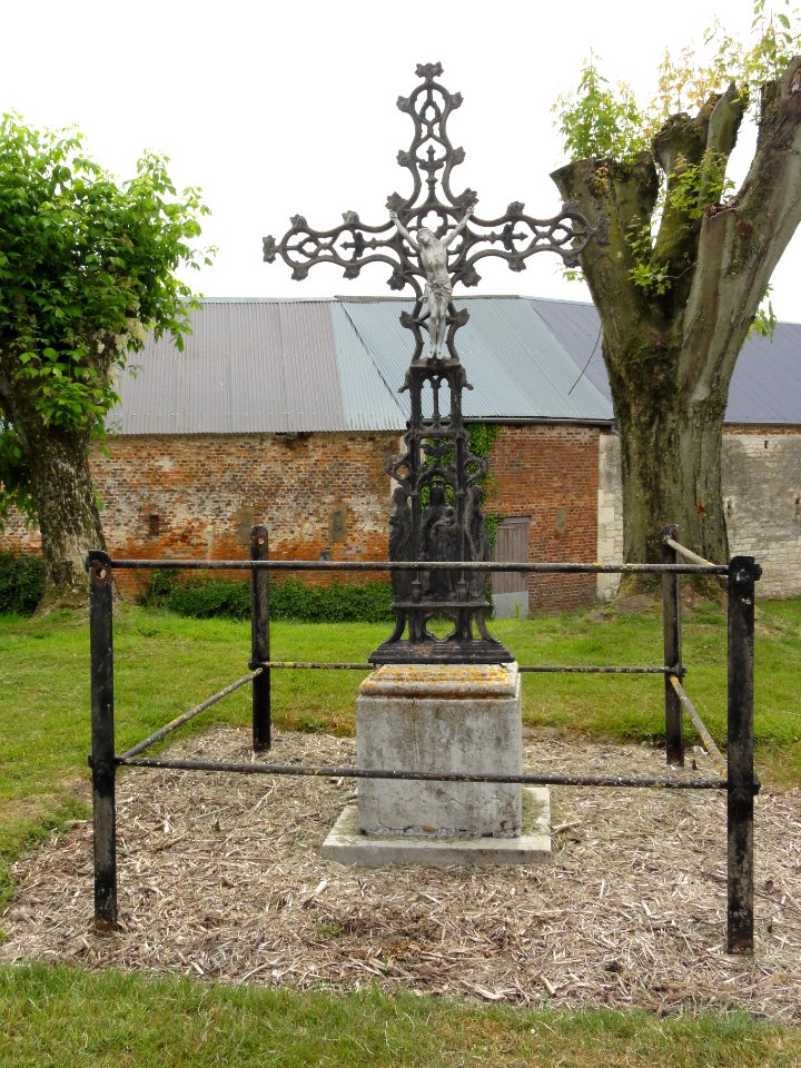 Vincy-Reuil-et-Magny (Aisne) croix de chemin