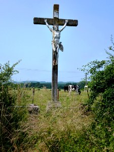 Vincly (Pas-de-Calais, Fr) calvaire face à l'église