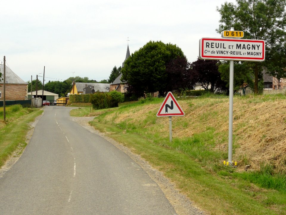 Vincy-Reuil-et-Magny (Aisne) city limit sign Reuil-et-Magny