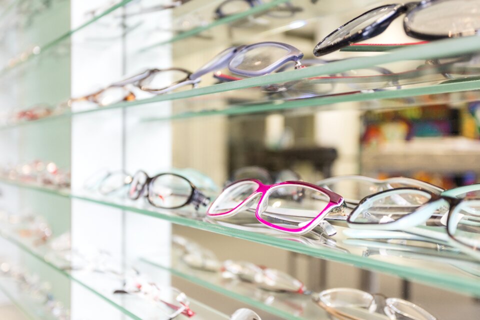 Shelf glasses and opticians sehhilfe