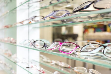 Shelf glasses and opticians sehhilfe