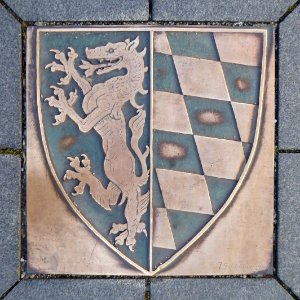 Vilsbiburg, Wappen im Pflaster des Stadtplatzes, 1 photo