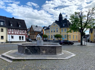 Villmar, demontierter Brunnen vor Rathaus