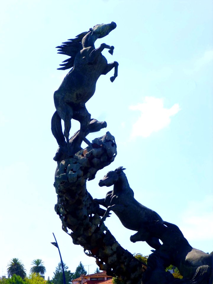 Vigo - Rotonda de la Plaza de España, Monumento a los Caballos 1