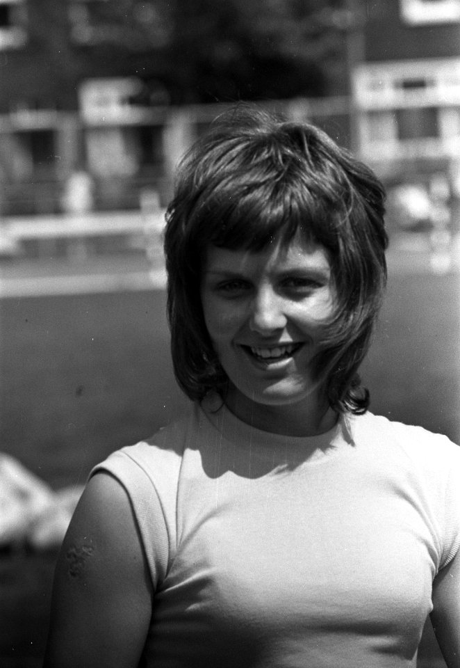 Vijf districtswedstrijden atletiek in Amsterdam, Lydia Kuys verbeterde Nederland, Bestanddeelnr 926-4371