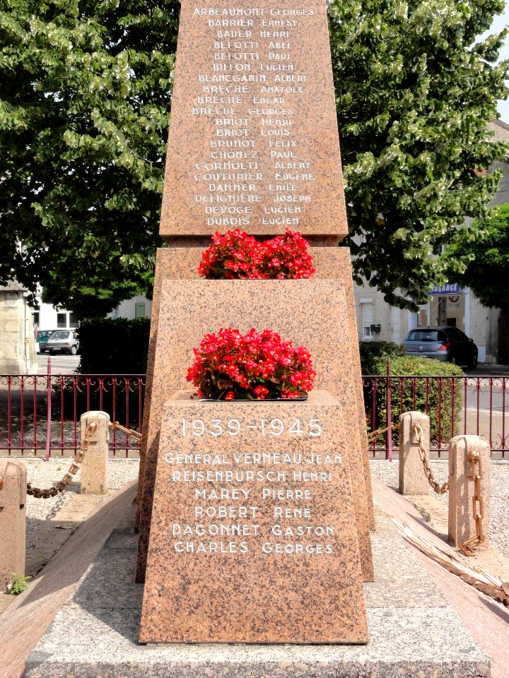 Vignot (Meuse) monument aux morts (02)
