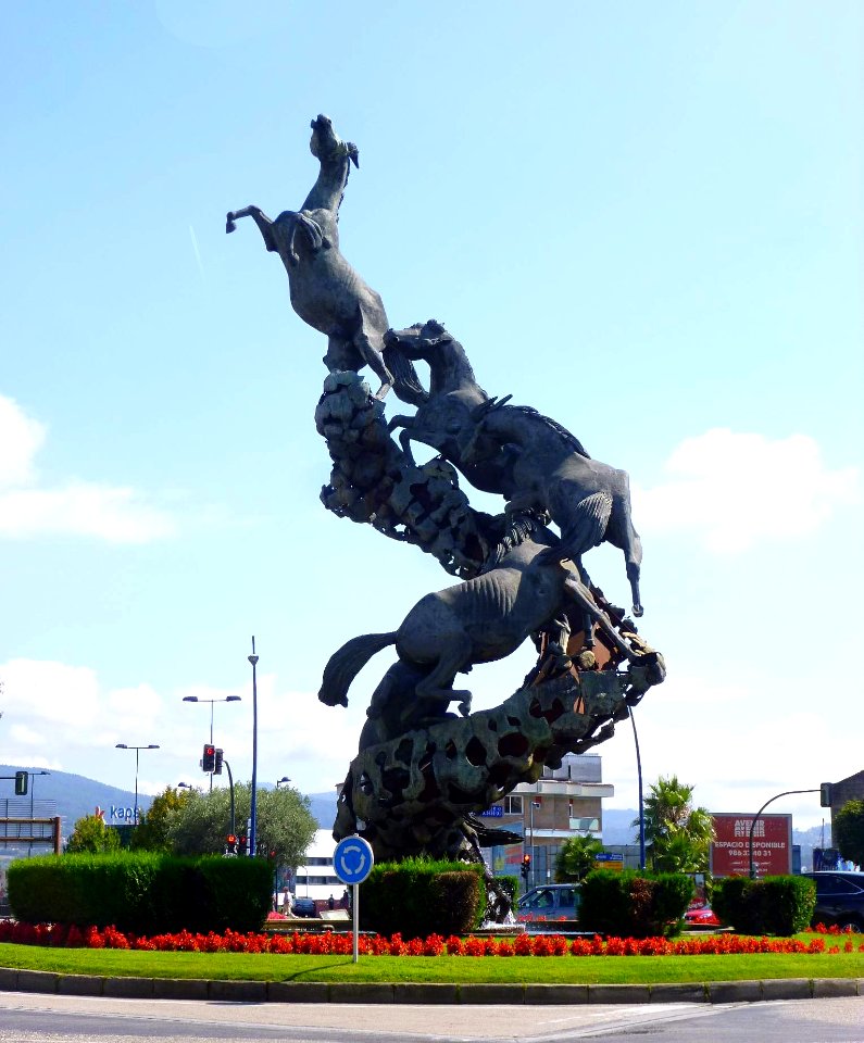 Vigo - Rotonda de la Plaza de España, Monumento a los Caballos 3