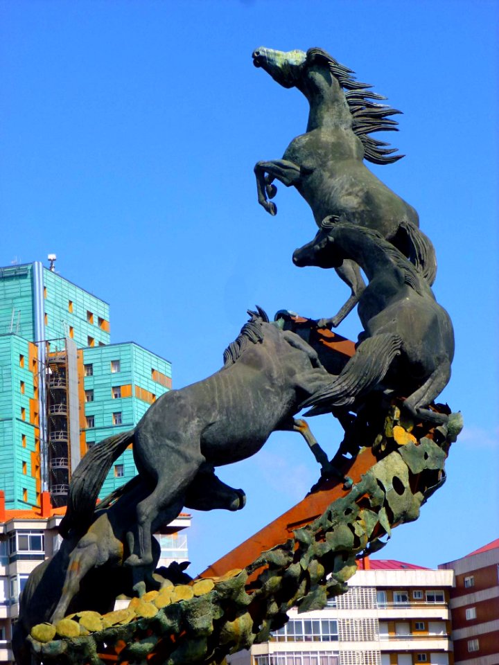 Vigo - Rotonda de la Plaza de España, Monumento a los Caballos 5