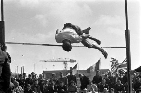 Vijf- en Tienkamp in Vlaardingen Hoogspringen, Bestanddeelnr 915-2867