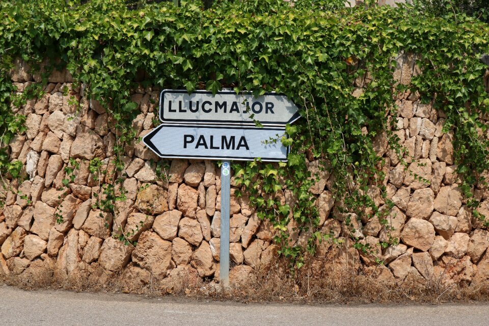 Traffic sign stone wall tanca-wall