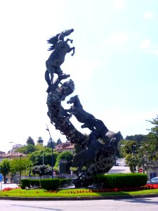 Vigo - Rotonda de la Plaza de España, Monumento a los Caballos 2