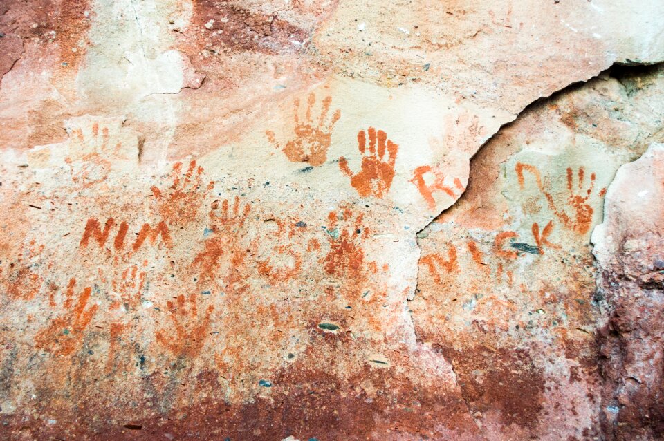 Wall vandal stone