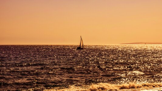 Horizon boat sunlight photo