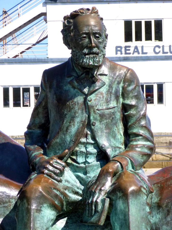 Vigo - Monumento a Julio Verne 2