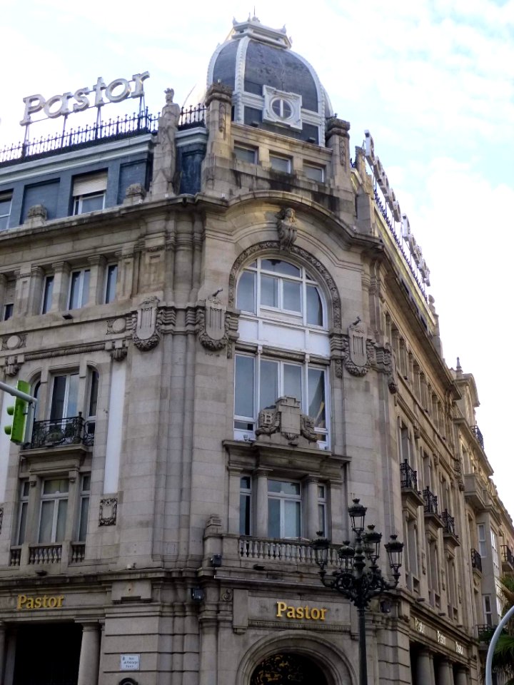 Vigo - Banco Pastor (ex edificio del Banco de Vigo) 1