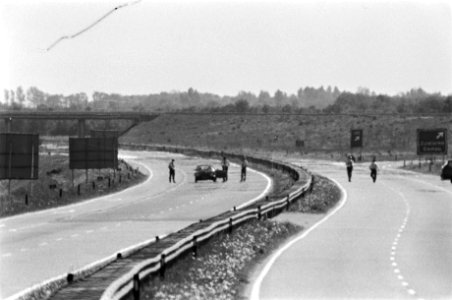 Vijfde, zesde, zevende dag gijzeling trein De Punt (Pinksteren) afgezette weg, Bestanddeelnr 929-2028
