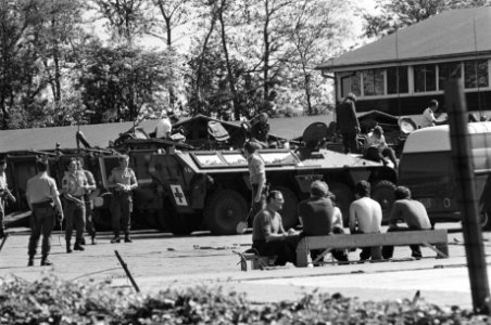 Vijfde, zesde, zevende dag gijzeling school Bovensmilde (Pinksteren) militairen, Bestanddeelnr 929-2022