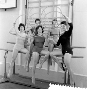 Vijf turnsters bijeen, Bestanddeelnr 911-4463