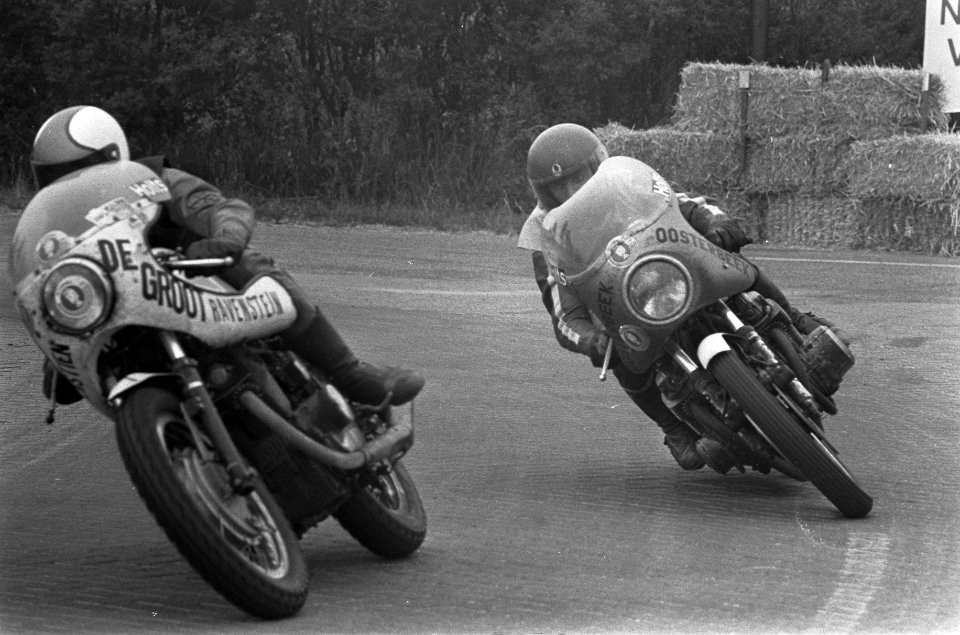 Vijfde Internationale 24-uursrace van Oss, winnaar C van der Kruijs (rechts) in, Bestanddeelnr 926-4878