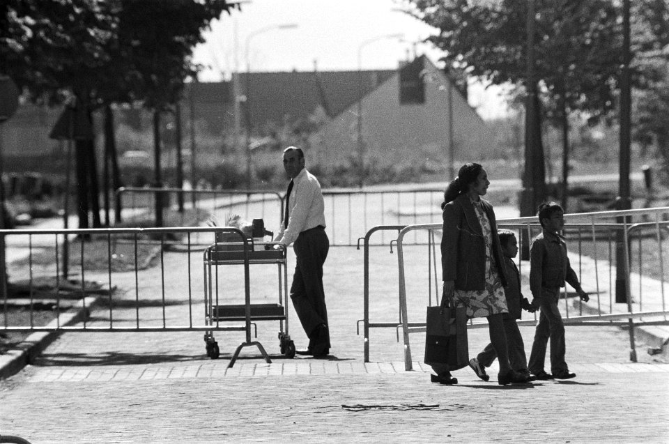 Vijfde, zesde, zevende dag gijzeling school Bovensmilde (Pinksteren) politieman, Bestanddeelnr 929-2014