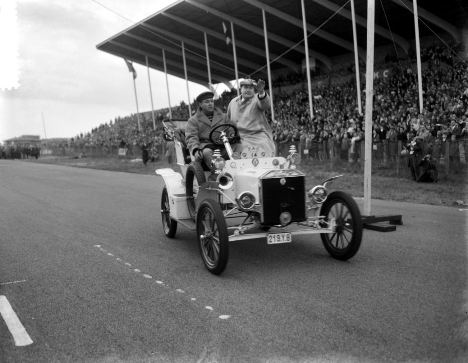 Vijfde traditierit van de Pioneer Automobiel Club de heer O Herbosch uit Belgie, Bestanddeelnr 911-6607