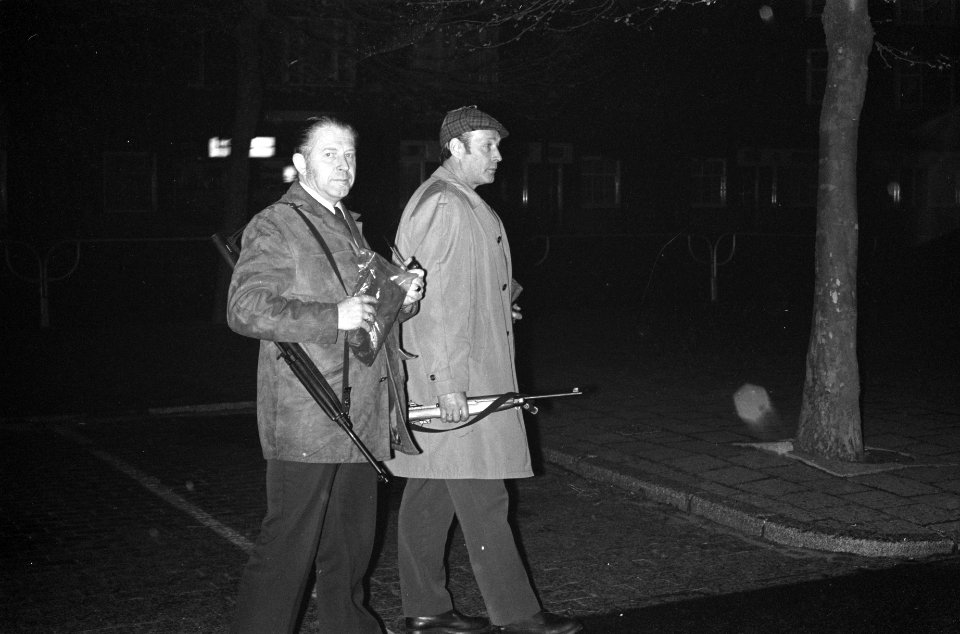 Vijfentwintig jaar Israel in RAI, politie met karabijnen RAI, Bestanddeelnr 926-3921