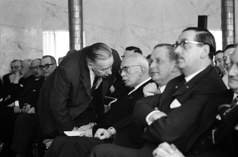 Vijftien jaar Nederlands Radio Unie. Receptie in Hilversumse stadhuis., Bestanddeelnr 913-5888