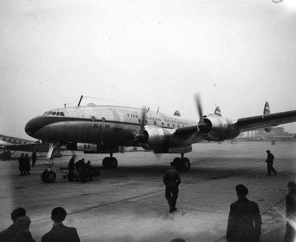 Vijfhonderste vlucht naar Batavia. Vertrek toestel Schiphol, Bestanddeelnr 902-5566