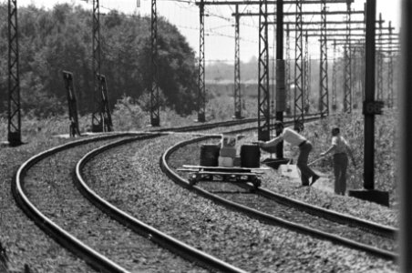 Vijfde, zesde, zevende dag gijzeling trein De Punt (Pinksteren) voedsel en drin, Bestanddeelnr 929-2026