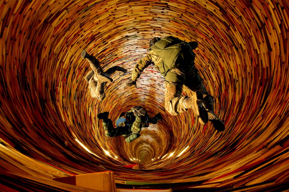 Reading war free image