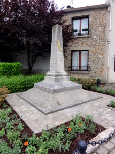 Villejust (Essonne) Monument aux morts