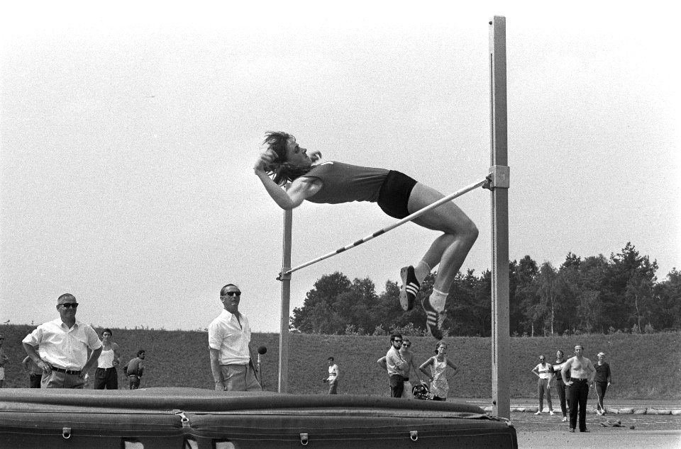 Vijfkamp voor dames in Papendal, Arnhem, nr. 28, 29 M. van Beek in actie, Bestanddeelnr 924-7227
