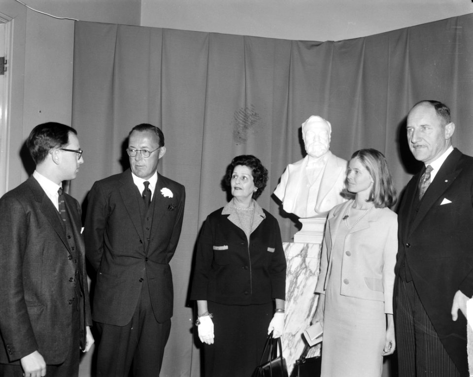 Vijftig jaar Vredespaleis. Z. K. H. Prins Bernhard opende de tentoonstelling. Ti, Bestanddeelnr 915-6899