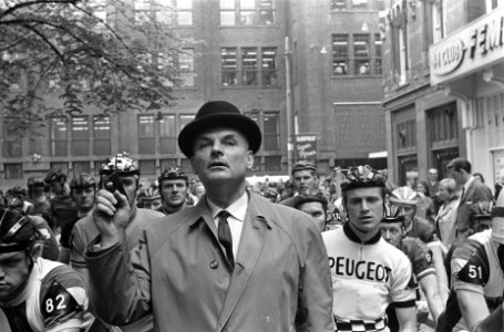 Vijftiende Olympias tour van start, hoofdcommissaris H.J. van der Molen, Bestanddeelnr 919-1299