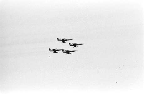 Vijftig jaar Koninklijke Luchtmacht Defile op Soesterberg vier F-104G Starfig…, Bestanddeelnr 915-3205
