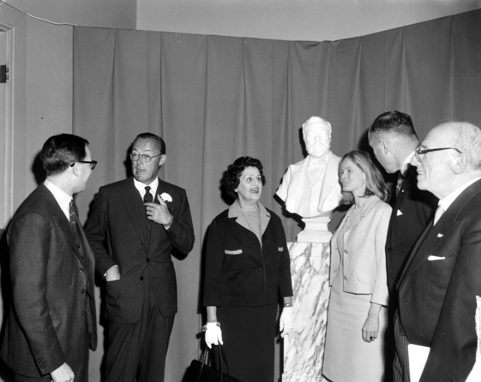 Vijftig jaar Vredespaleis. Z. K. H. Prins Bernhard opende de tentoonstelling. Ti, Bestanddeelnr 915-6898