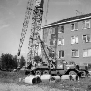 Vijftig mensen aan Koedijkspad (Nieuwendam) moesten woningen verlaten, daar hijs, Bestanddeelnr 919-4834