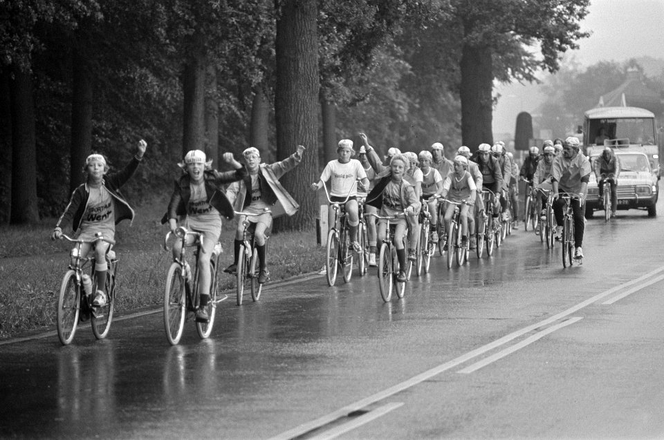 Vijftiende Tour de Oude Jan gestart start van de jeugdwielerzesdaagse, Bestanddeelnr 927-3697