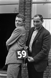 Vijftiende Olympias tour , ploegleider Heinz Breenen , met een van zijn ploegren, Bestanddeelnr 919-1255