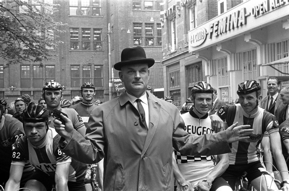 Vijftiende Olympia's tour van start, Hoofdcommissaris van politie H.J. van der M, Bestanddeelnr 919-1296