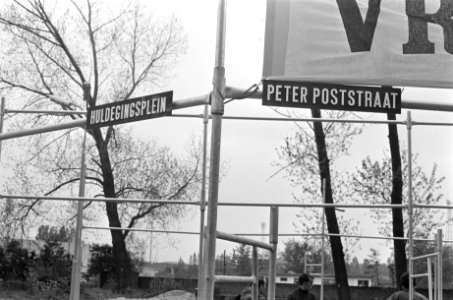 Vijftiende Olympias tour , Peter Poststraat , geplaatst bij start en finish, Bestanddeelnr 919-1257