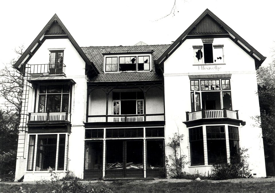 Villa 't Heuveltje aan de Korte Parkweg zal binnenkort worden afgebroken. Aangekocht in 1977 van fotograaf C. de Boer. Identificatienummer 54-005086