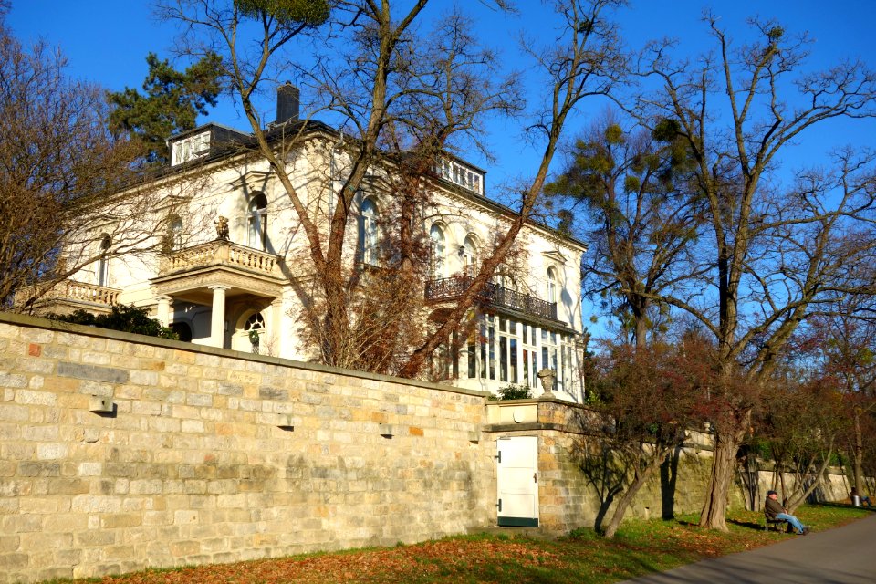 Villa behind wall - Dresden, Germany - DSC09116