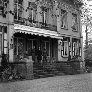 Villa Anneville in Ulvenhout, het tijdelijk verblijf van de koningin in ons la, Bestanddeelnr 900-2723