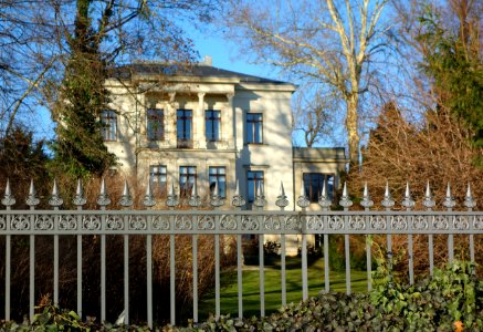 Villa behind fence - Dresden, Germany - DSC09121