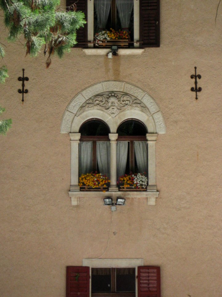 Villa Matschatsch, window, northern aspect