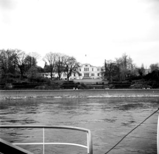 Villa Hammerschmidt, gezien vanaf de Rijn bij Bonn, Bestanddeelnr 254-1043