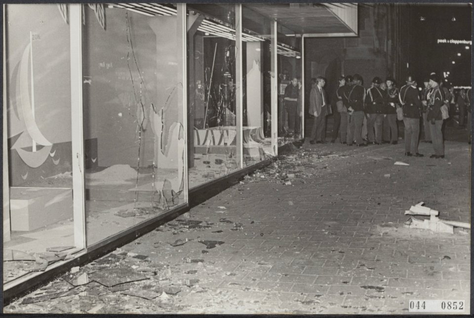 Vernielingen, etalages, winkels, Bestanddeelnr 044-0852