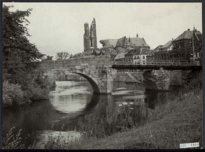 Vernieligingen Roermond Roerbrug met gezicht op de stad, Bestanddeelnr 120-1108