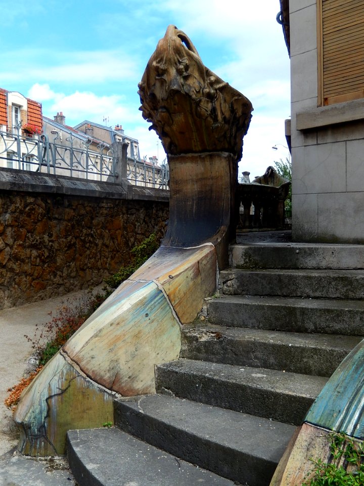 Villa Majorelle, North façade guardrail pillar